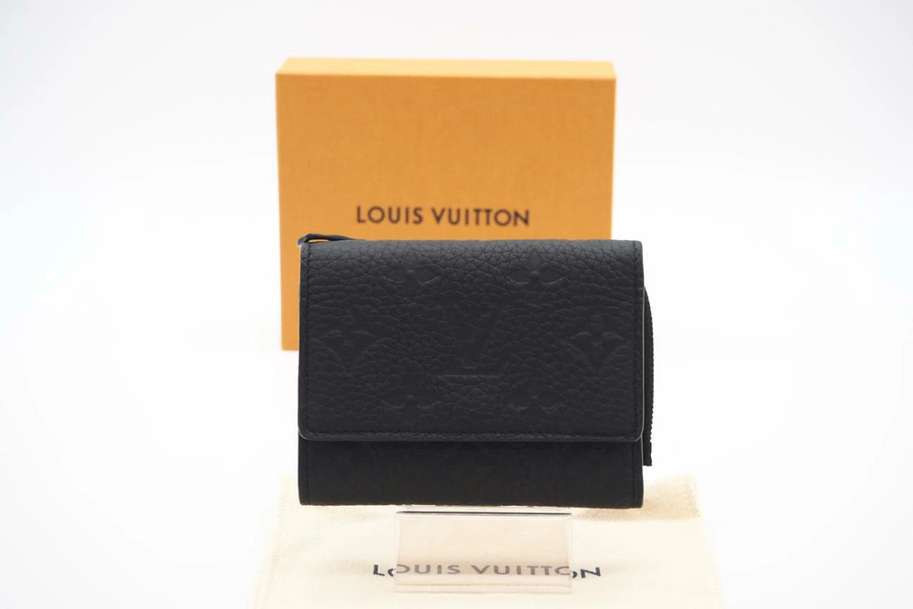 Louis Vuitton Portefeuille Pilot Tri fold wallet black Taurillon leather